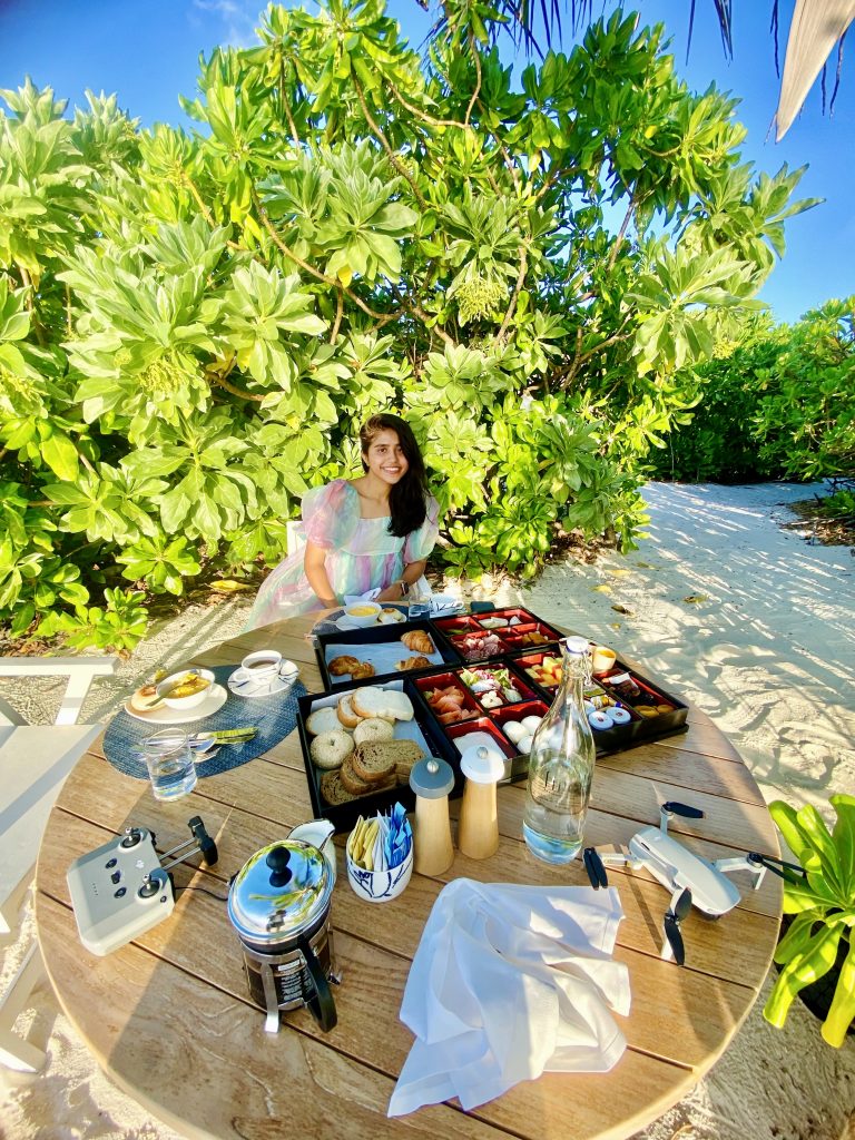 Breakfast by the ocean 