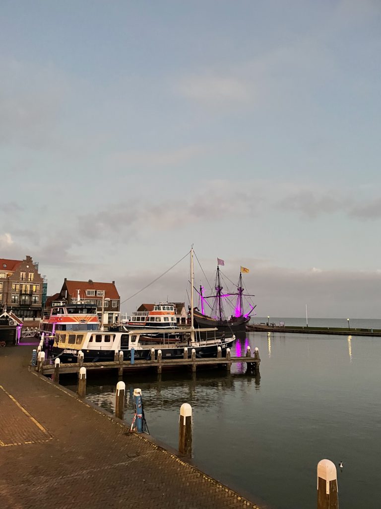 Volendam Port